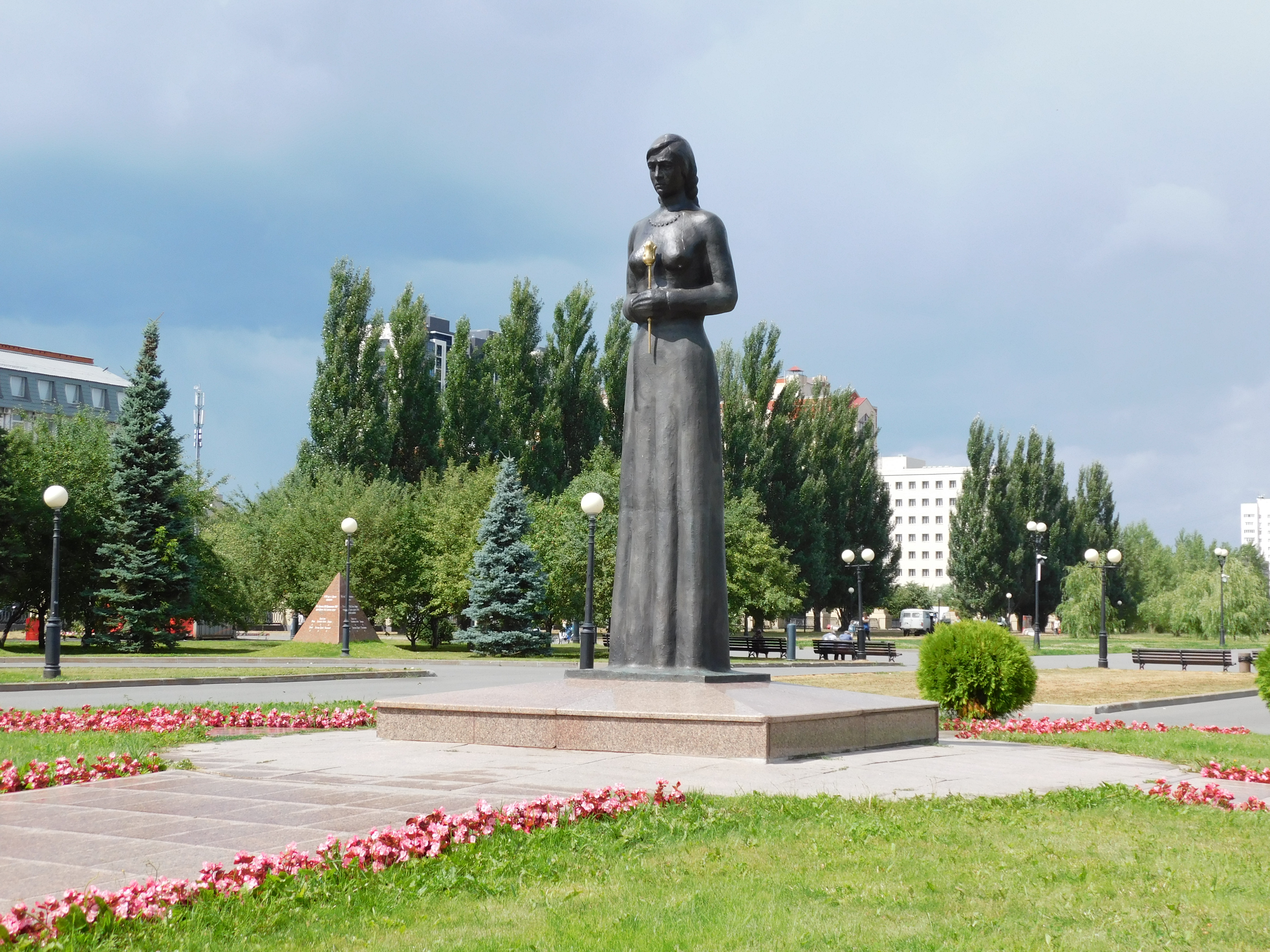 Парк Победы в Казани, Скорбящая вдова