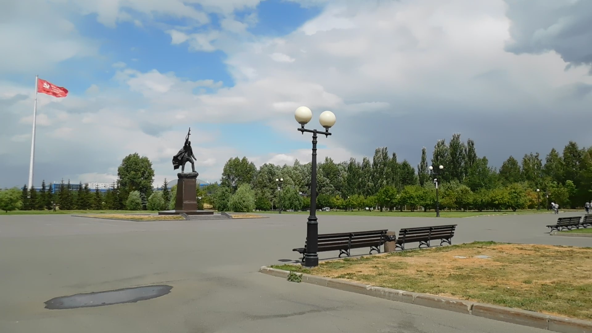 Памятник советскому солдату в казанском парке Победы