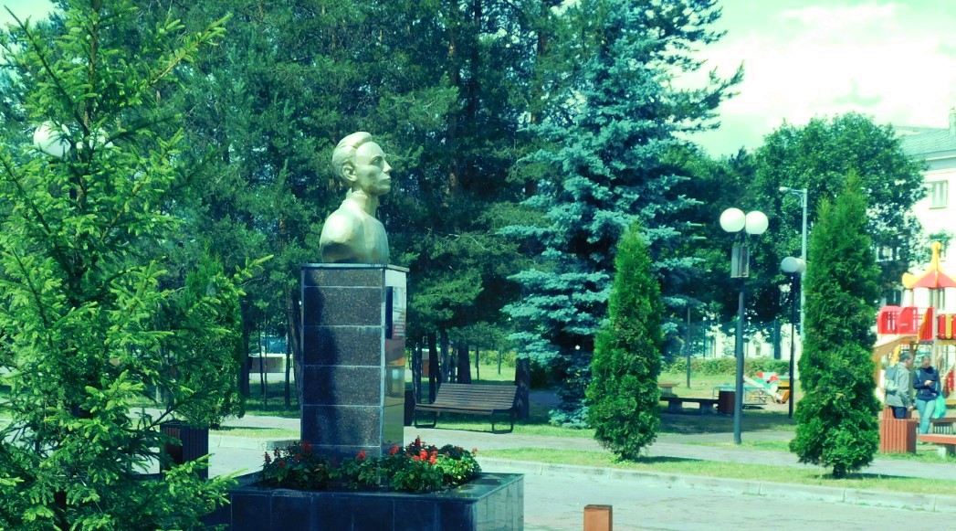 Памятник Роману Петрову. г.Казань