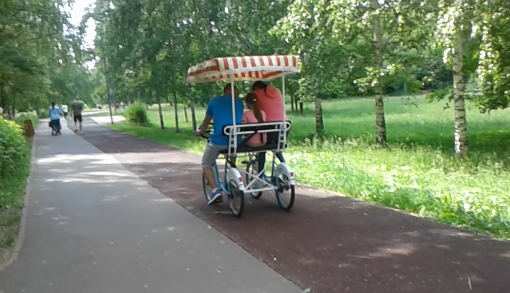 В парке Урицкого можно взять напрокат велосипед