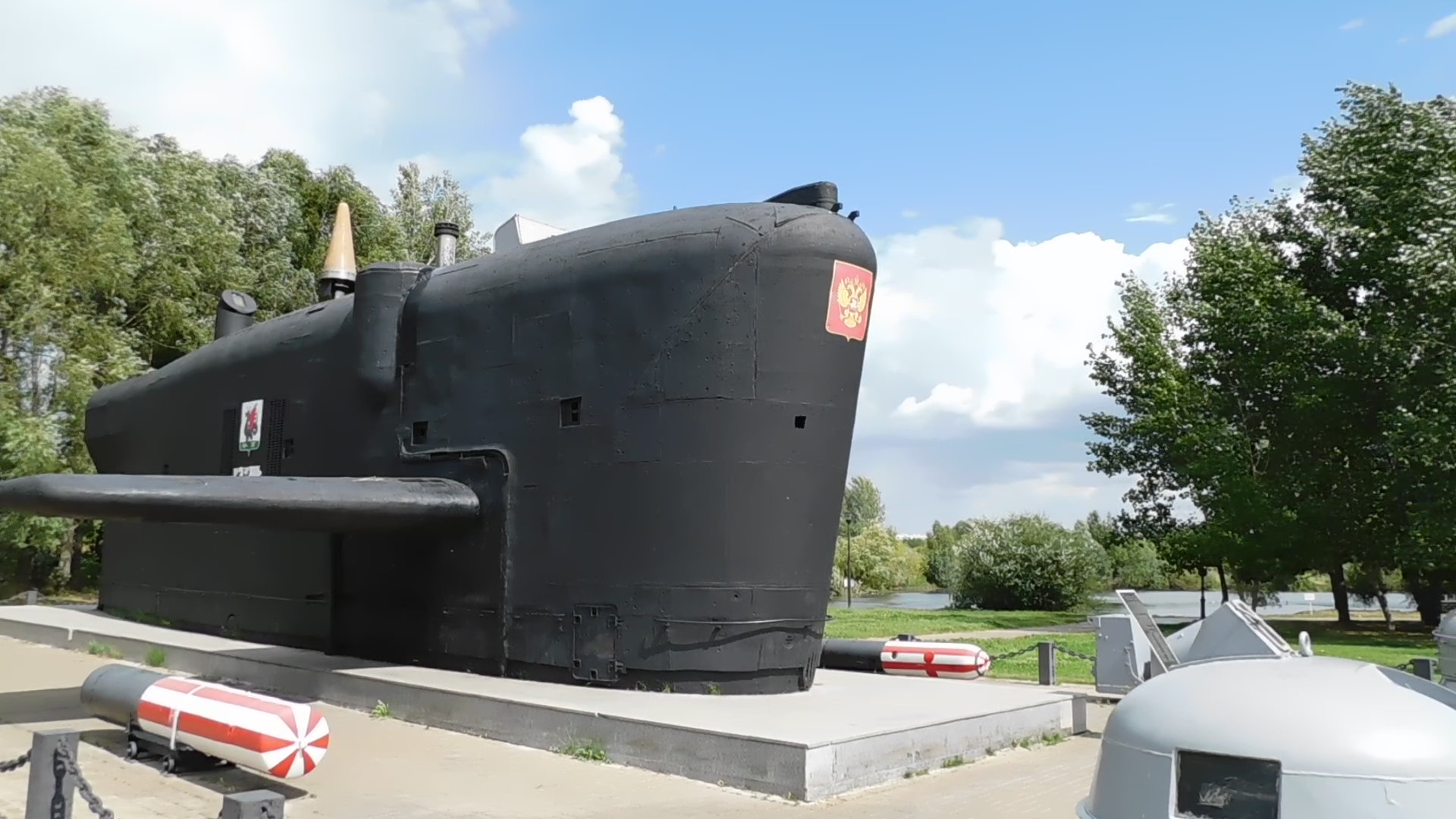 Памятник подводной лодки в Казани