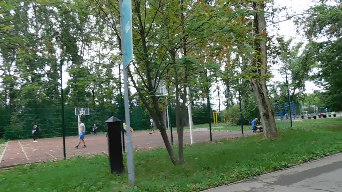 Спортплощадки в парке Крылья Советов