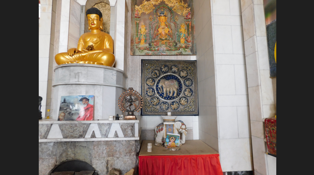 Будда в Храме всех религий