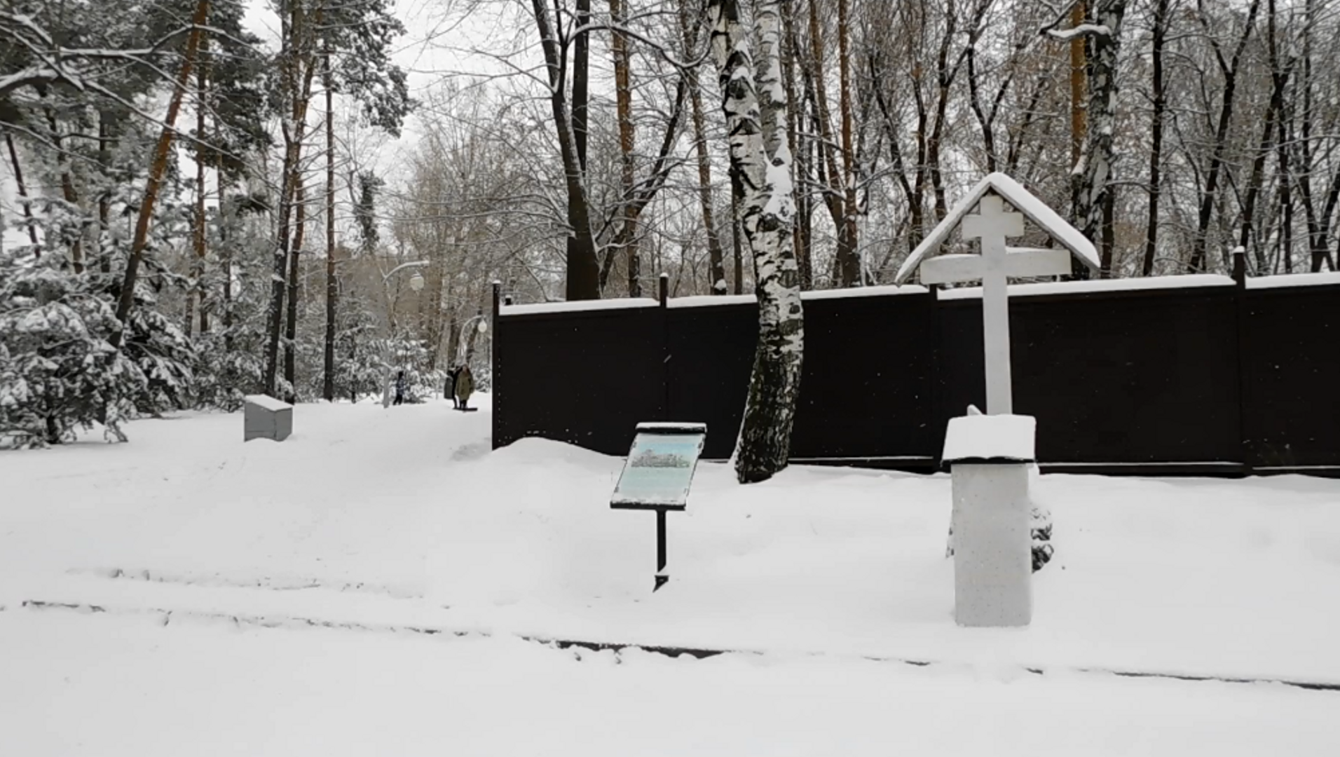 Аналоя и крест у парка Химиков в Казани