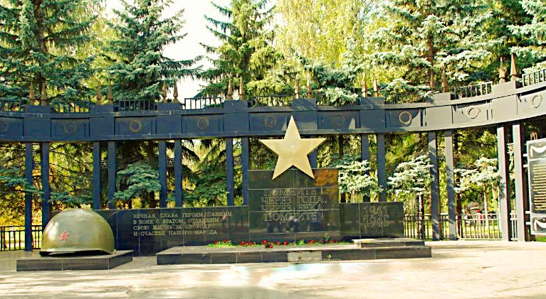 Монумент в парке Урицкого, Казань