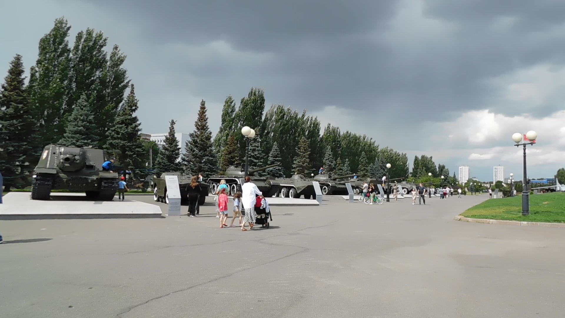 Бронетанковая техника в парке Победы