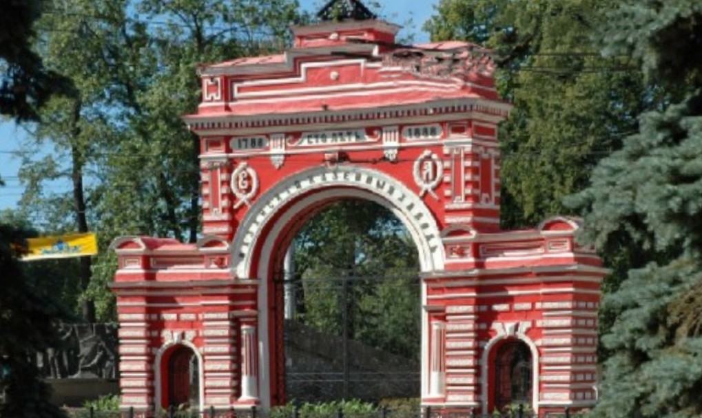 Красные ворота  в Кировском районе до реконструкции парка