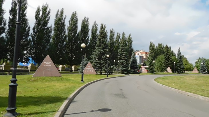 Памятные знаки дивизий  Татарстана в парке Победы